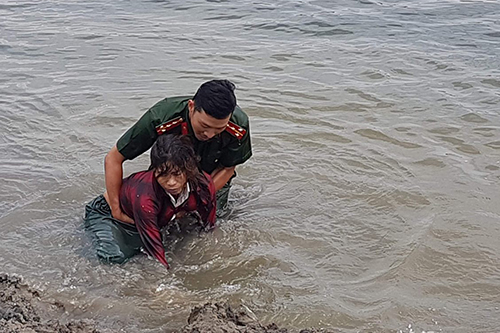 Hướng dẫn cứu và sơ cứu người đuối nước đúng cách